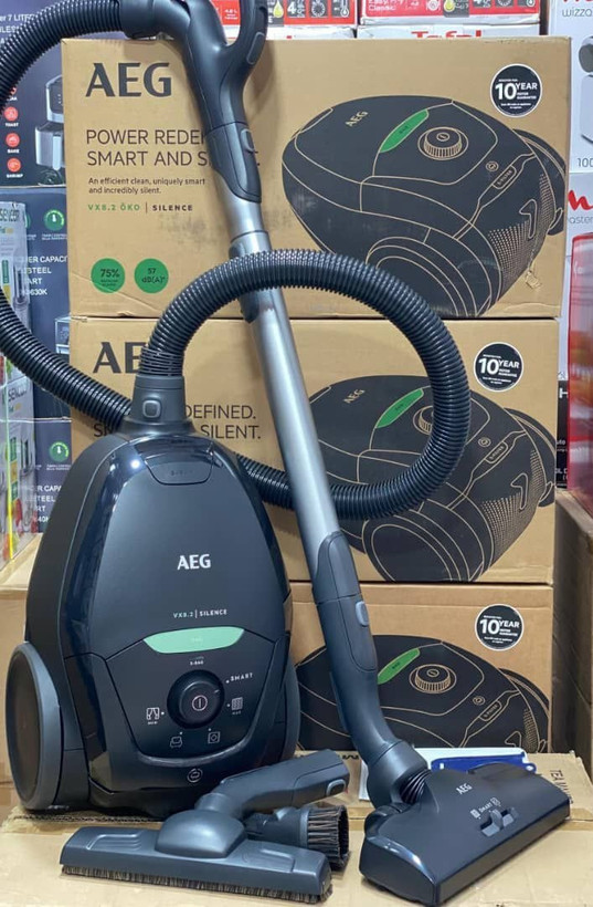 جاروبرقی AEG مدل VX82-1-OKO
