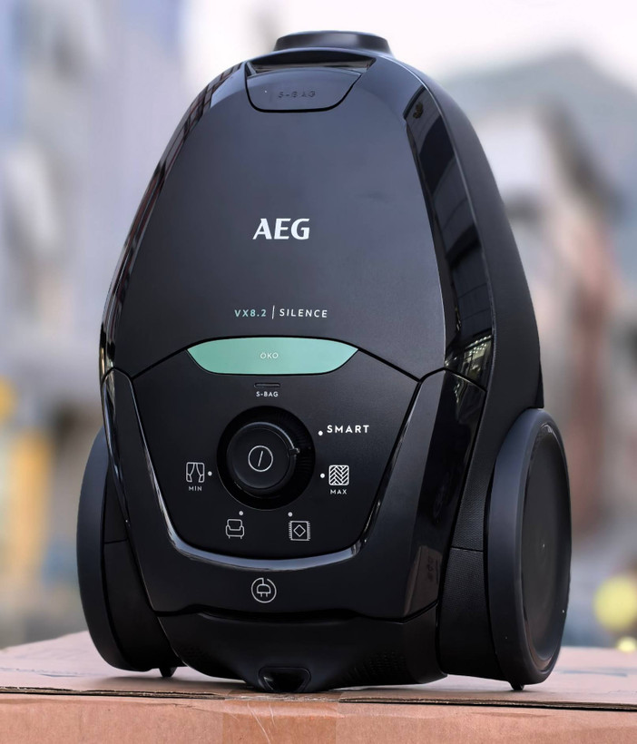 جاروبرقی AEG مدل VX82-1-OKO